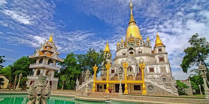 Ngôi chùa được xây dựng vào năm 1942 mang đậm nét kiến trúc Thái Lan