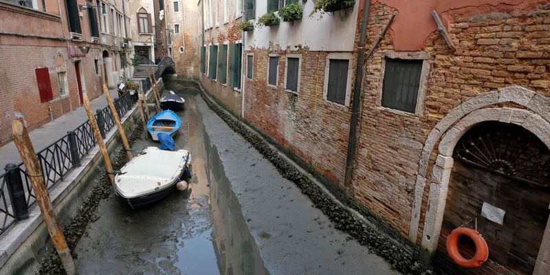 Thành phố giữa biển Venice cạn nước