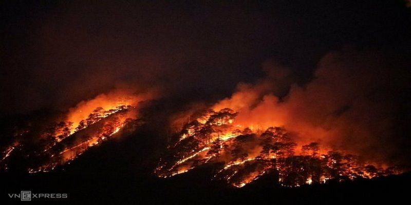 Đám cháy rừng dữ dội ở đèo Prenn